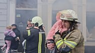 Droni russi colpiscono asilo cittadino: soccorritori evacuano i bambini