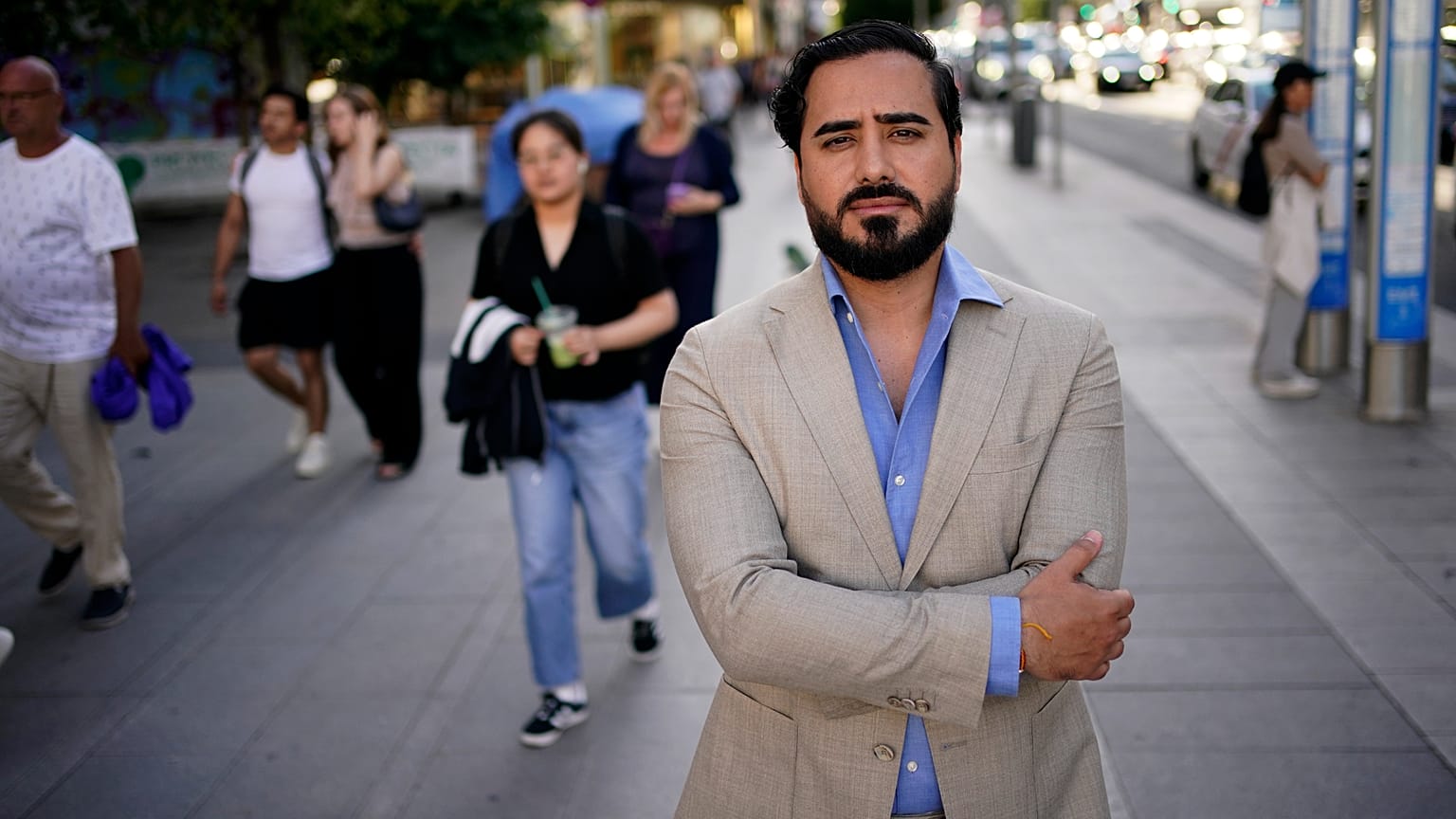 'Alvise' Pérez, líder de Se Acabó la Fiesta posa para una foto en Madrid, España el jueves 13 de junio de 2024