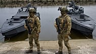 Сотрудники Службы безопасности Украины около морских дронов Sea Baby