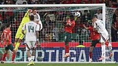 Szalai Attila (4) befejeli az első magyar gólt a Portugália - Magyarország (2-2) labdarúgó világbajnoki selejtező mérkőzésen 2025. október 14-én
