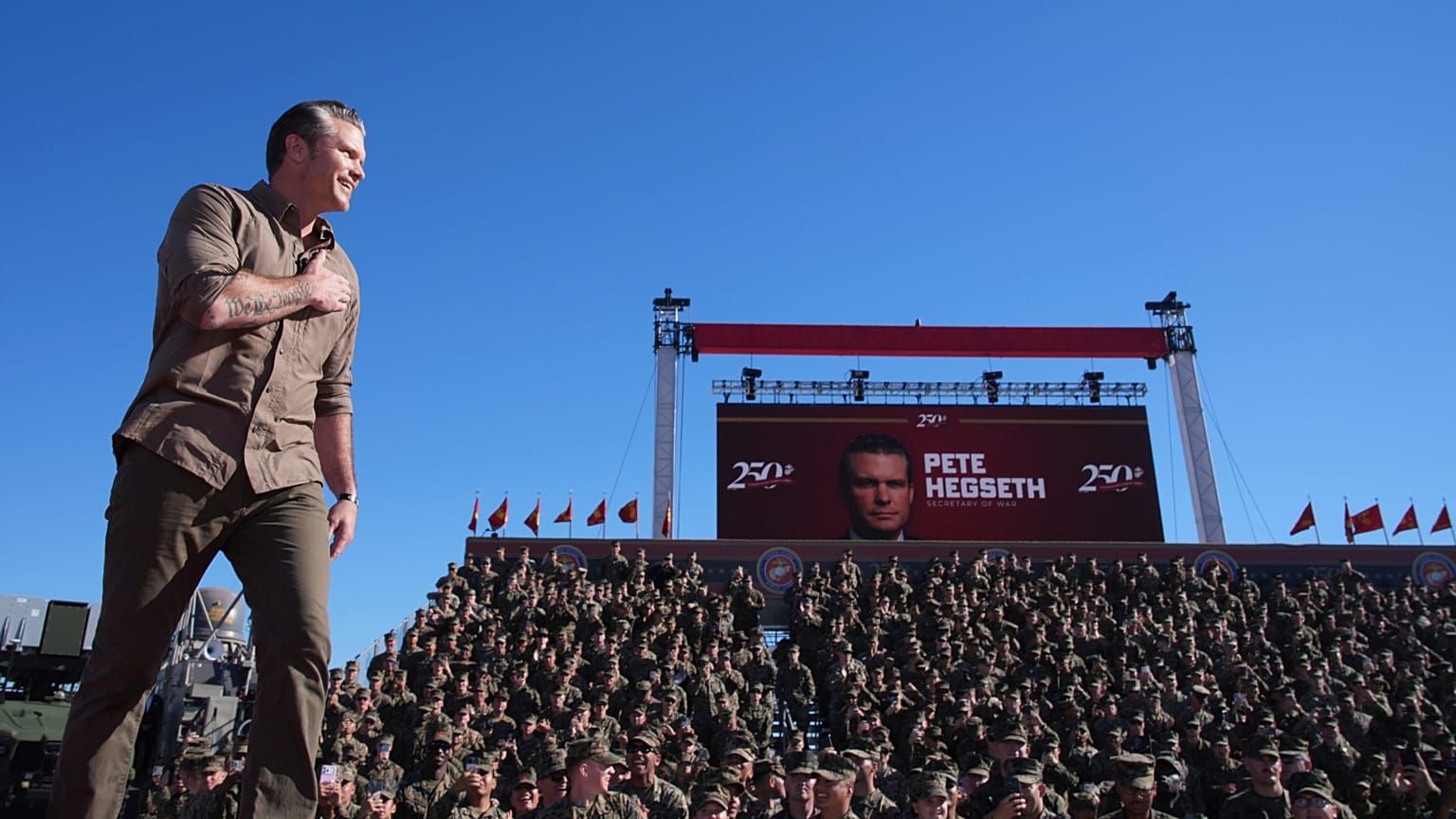 El secretario de Defensa de EE.UU., Pete Hegseth, se dirige a la Armada de su país durante un acto del 18 de octubre en Camp Pendleton, en California.