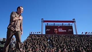 El secretario de Defensa de EE.UU., Pete Hegseth, se dirige a la Armada de su país durante un acto del 18 de octubre en Camp Pendleton, en California.