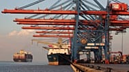 Una imagen de archivo de Puerto Said, donde desemboca el Canal de Suez, en 2021.