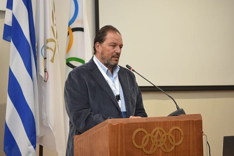 O Χάρης Παυλίδης στο βήμα του συνεδρίου του ΠΣΑΤ