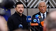 Ο πρόεδρος της Ουκρανίας Volodymyr Zelenskyy, αριστερά, και ο πρόεδρος του Ευρωπαϊκού Συμβουλίου Antonio Costa φθάνουν για τη Σύνοδο Κορυφής της ΕΕ στο Ευρωπαϊκό Συμβούλιο, 23 Οκτωβρίου 2025.