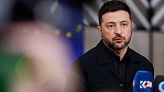 Der ukrainische Präsident Wolodymyr Selenskyj bei seiner Ankunft zum EU-Gipfeltreffen in Brüssel, 23. Oktober 2025 (AP Photo/Geert Vanden Wijngaert)