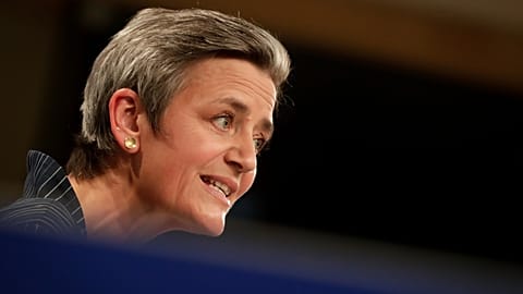 La excomisaria europea de Competencia, Margrethe Vestager, habla durante una rueda de prensa en la sede de la UE en Bruselas, el jueves 3 de junio, para presentar el proyecto
