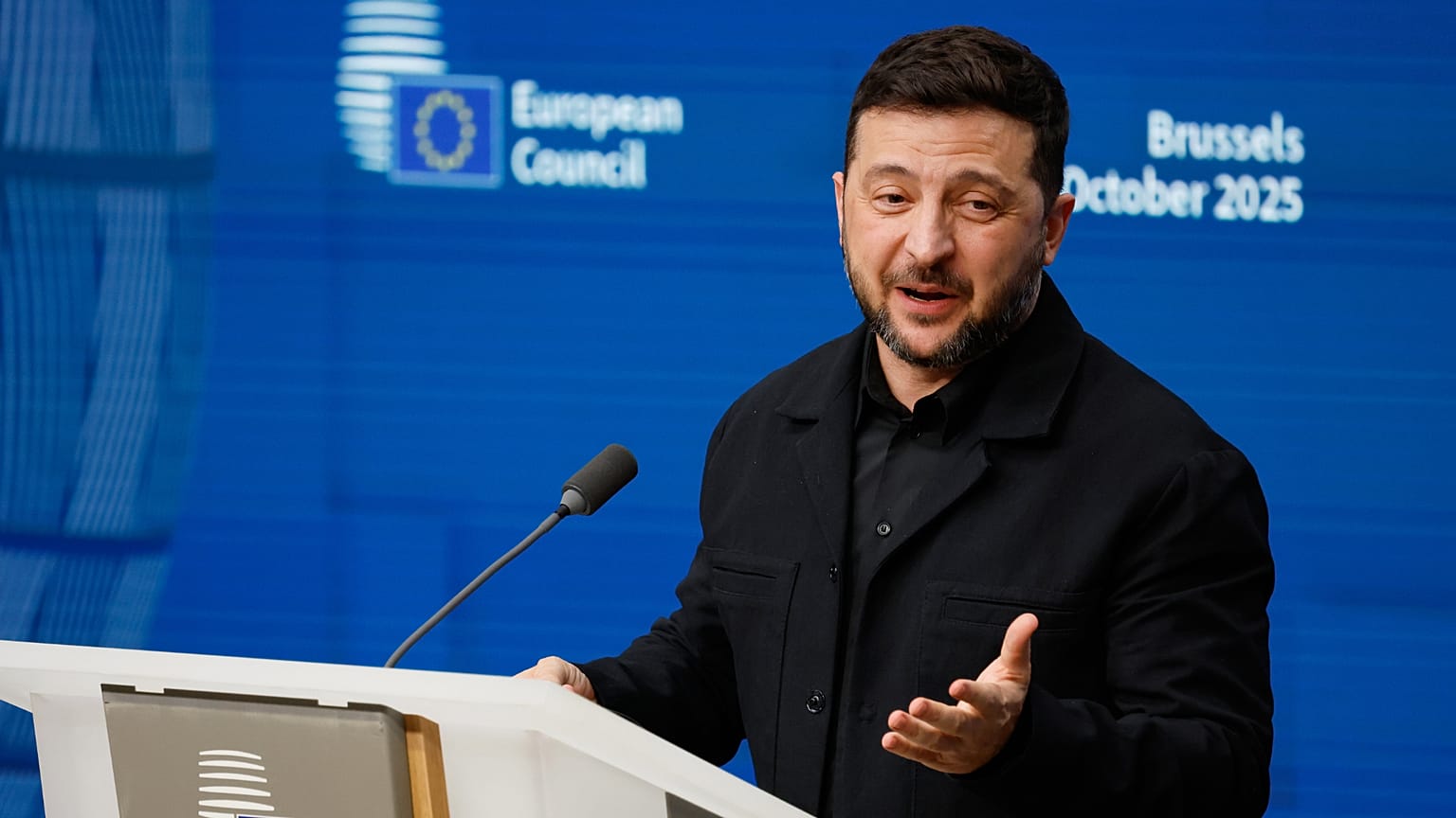 Il presidente ucraino Zelensky al Consiglio europeo a Bruxelles (23 ottobre 2025)