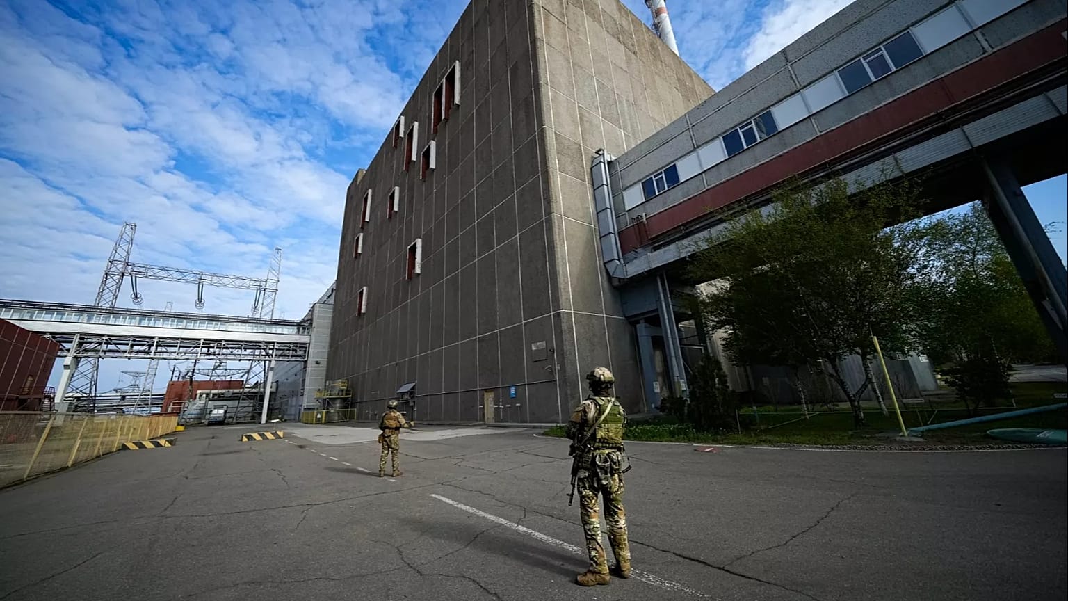 Russian servicemen guard an area of the Zaporizhzhia Nuclear Power Station in Enerhodar, 1 May, 2022