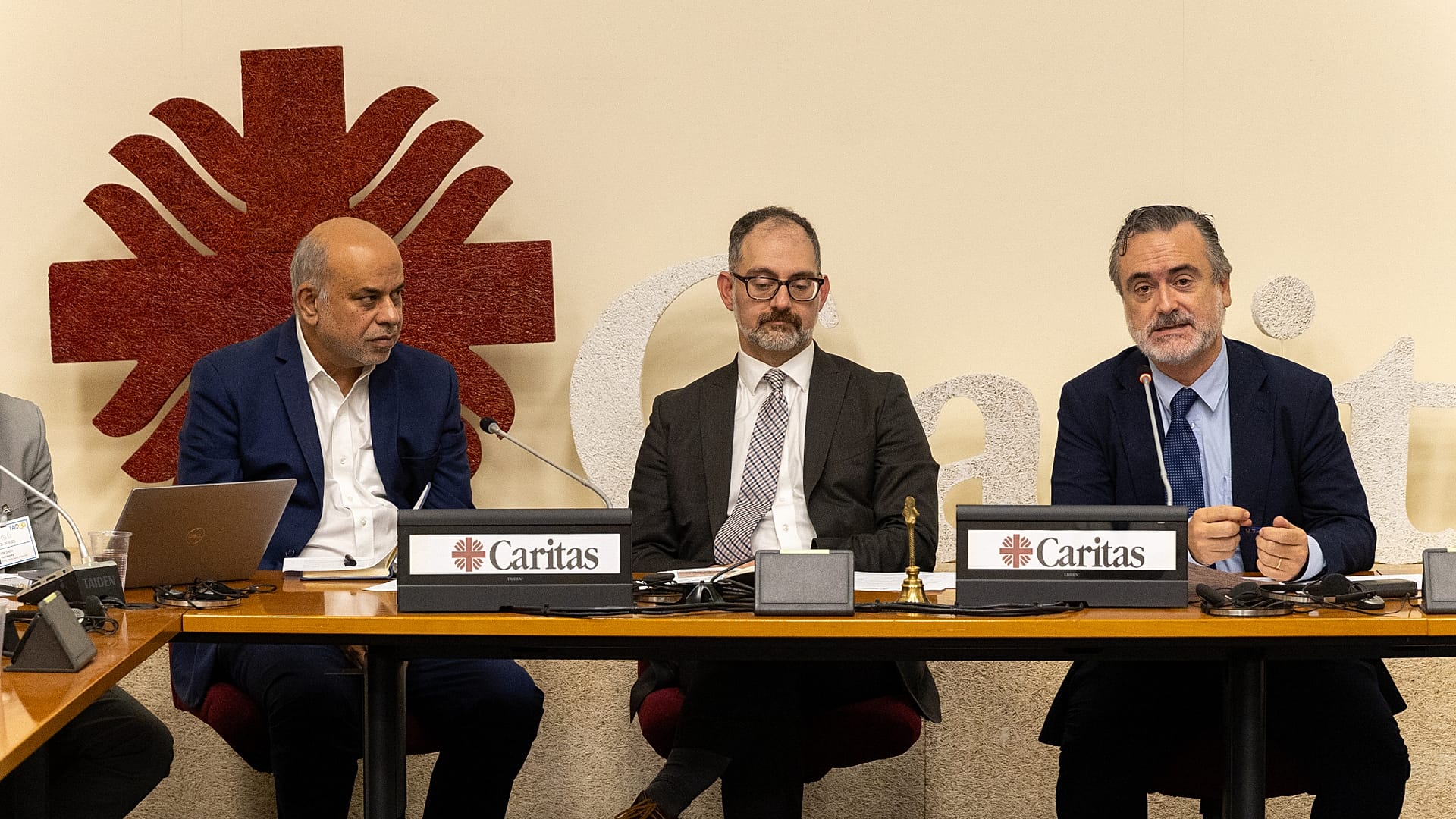 El relator especial de la ONU sobre el derecho a la alimentación, Michael Fakhri, en el evento Faith Leaders Unite Against Hunger en Roma (22 de octubre de 2025) 