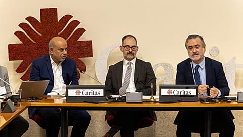 El relator especial de la ONU sobre el derecho a la alimentación, Michael Fakhri, en el evento Faith Leaders Unite Against Hunger en Roma (22 de octubre de 2025)