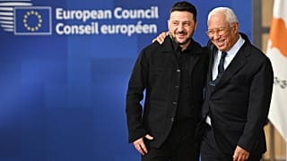 Ukrayna Cumhurbaşkanı Volodimir Zelenskiy ve Avrupa Konseyi Başkanı Antonio Costa, Brüksel’deki Avrupa Konseyi binasında düzenlenen AB zirvesinde, 23 Ekim 2025 