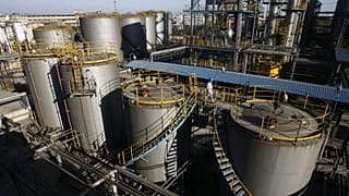 Archív fotó: a Sinopec olajfinomító a közép-kínai Vuhanban