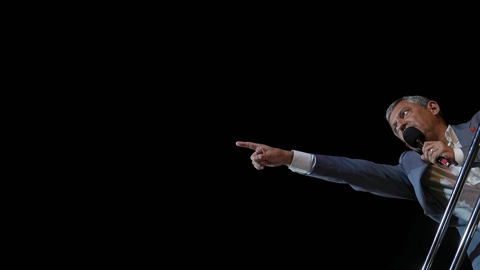 CHP Genel Başkanı Özgür Özel, İstanbul'da düzenlenen bir parti mitinginde konuşma yaparken, 10 Eylül 2025