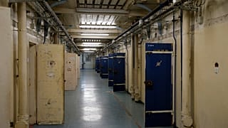 Vista delle celle del carcere di La Santé, a Parigi, venerdì 21 novembre 2014, durante una visita stampa all’avvio di un progetto di ristrutturazione quadriennale. (Foto AP/F