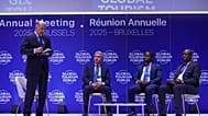 O ex-ministro da Cultura e Turismo do Azerbaijão (2006–2018), Abulfas Garayev, moderou o debate