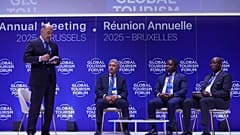 El ex ministro de Cultura y Turismo de Azerbaiyán (2006-2018), Abulfas Garayev, moderó el debate