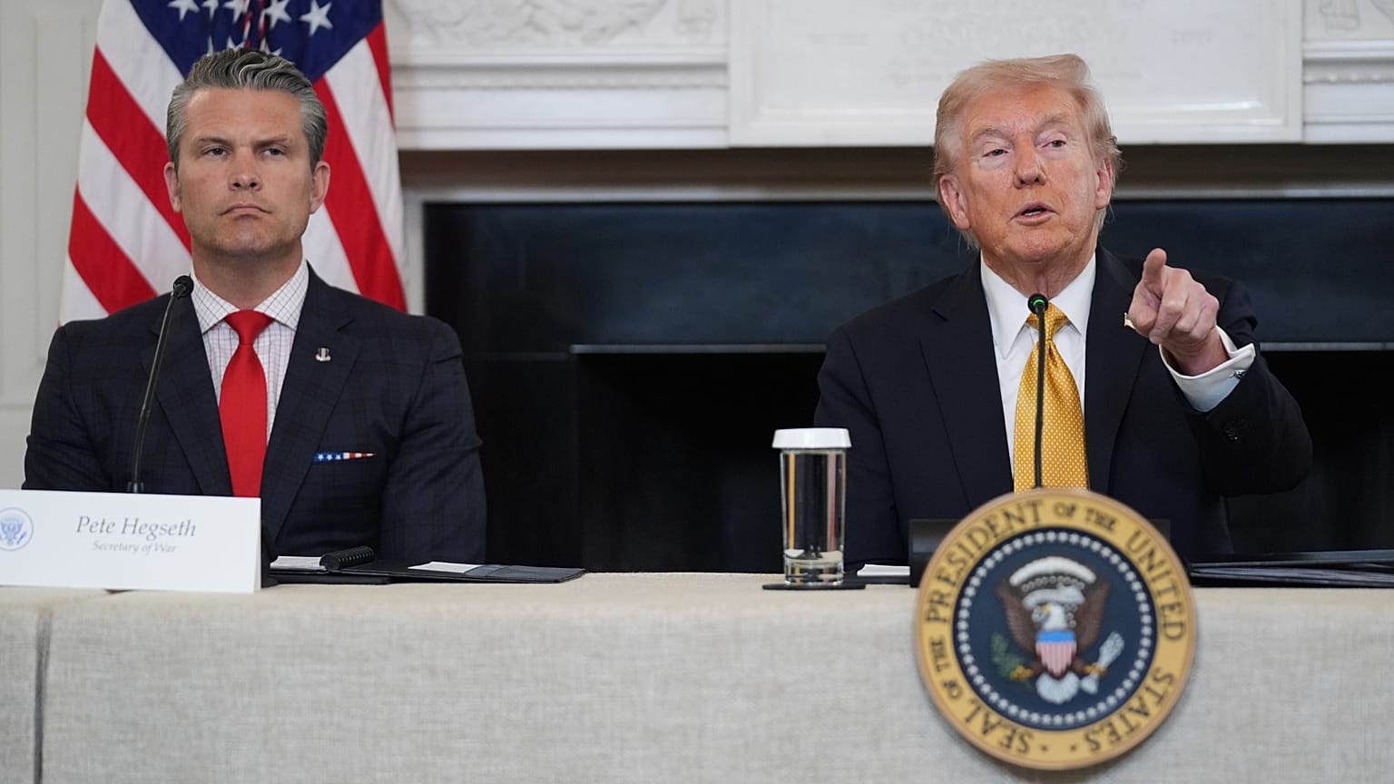 Peter Hegseth y Donald Trump