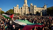 متظاهرون مؤيدون للفلسطينيين يتظاهرون في مدريد، إسبانيا، السبت 4 أكتوبر/تشرين الأول 2025