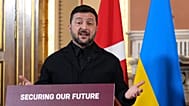 O Presidente da Ucrânia, Volodymyr Zelenskyy, fala aos meios de comunicação social após uma reunião em Londres, 24 de outubro de 2025