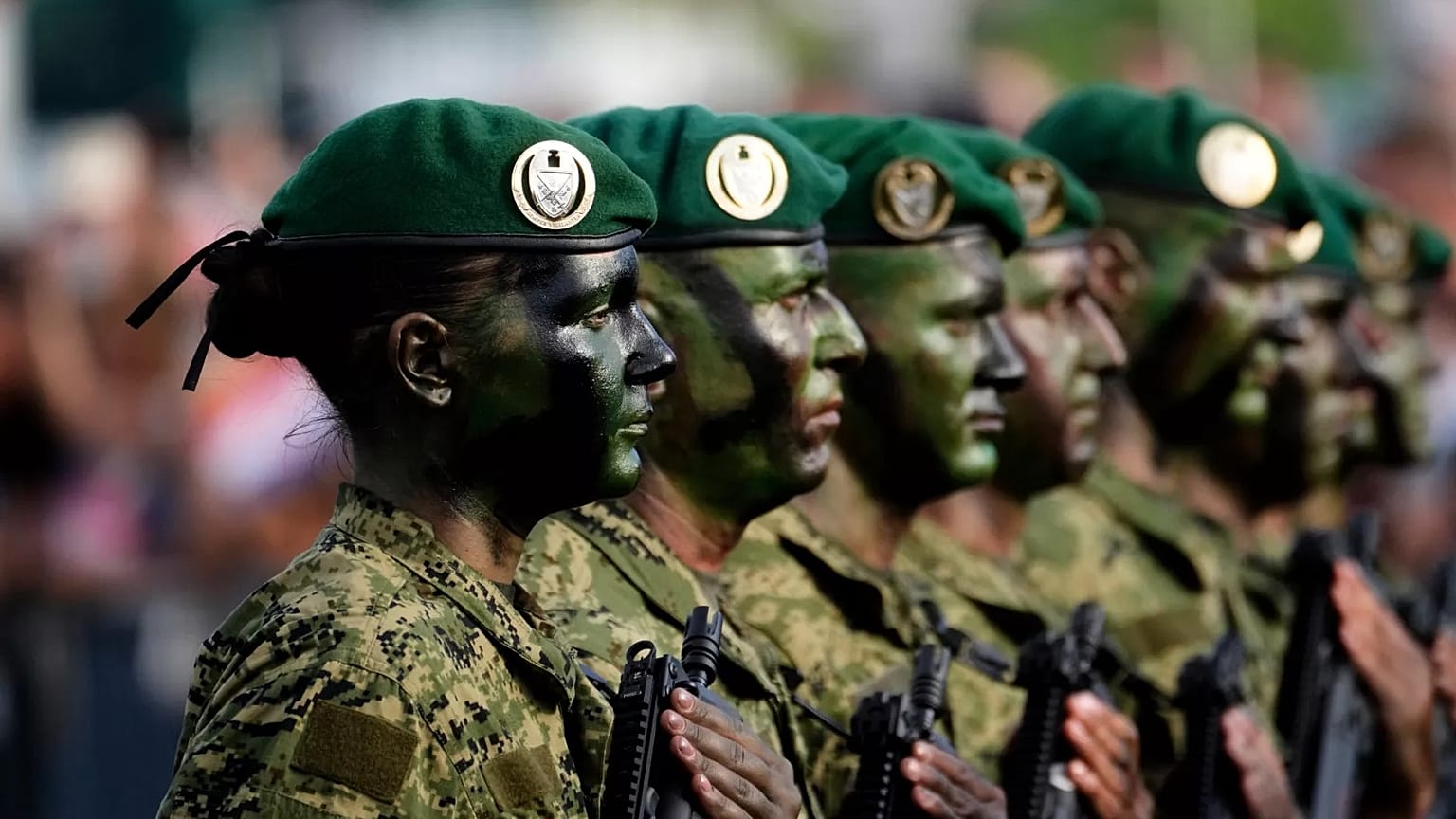 Tropas croatas participam num desfile militar que assinala os 30 anos de uma importante vitória de guerra em Zagreb, a 31 de julho de 2025