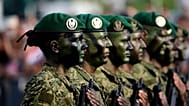 Tropas croatas participam num desfile militar que assinala os 30 anos de uma importante vitória de guerra em Zagreb, a 31 de julho de 2025