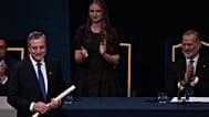 O antigo presidente do Banco Central Europeu, Mario Draghi, recebe o Prémio Princesa das Astúrias durante uma cerimónia em Oviedo, no norte de Espanha, em 24 de outubro de 2025.