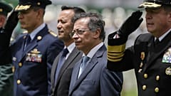 Ο πρόεδρος της Κολομβίας Gustavo Petro κατά την ορκωμοσία του στρατηγού William Rincón ως νέου διευθυντή της Εθνικής Αστυνομίας στην Μπογκοτά της Κολομβίας, Παρασκευή 24 Οκτωβρίου.