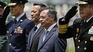 El presidente colombiano Gustavo Petro durante la jura del general William Rincón como nuevo director de la Policía Nacional en Bogotá, Colombia, el viernes 24 de octubre