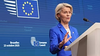 Η πρόεδρος της Ευρωπαϊκής Επιτροπής Ursula von der Leyen απευθύνεται σε συνέντευξη Τύπου μετά το πέρας της Συνόδου Κορυφής της ΕΕ στις Βρυξέλλες, Πέμπτη 23 Οκτωβρίου 2025.