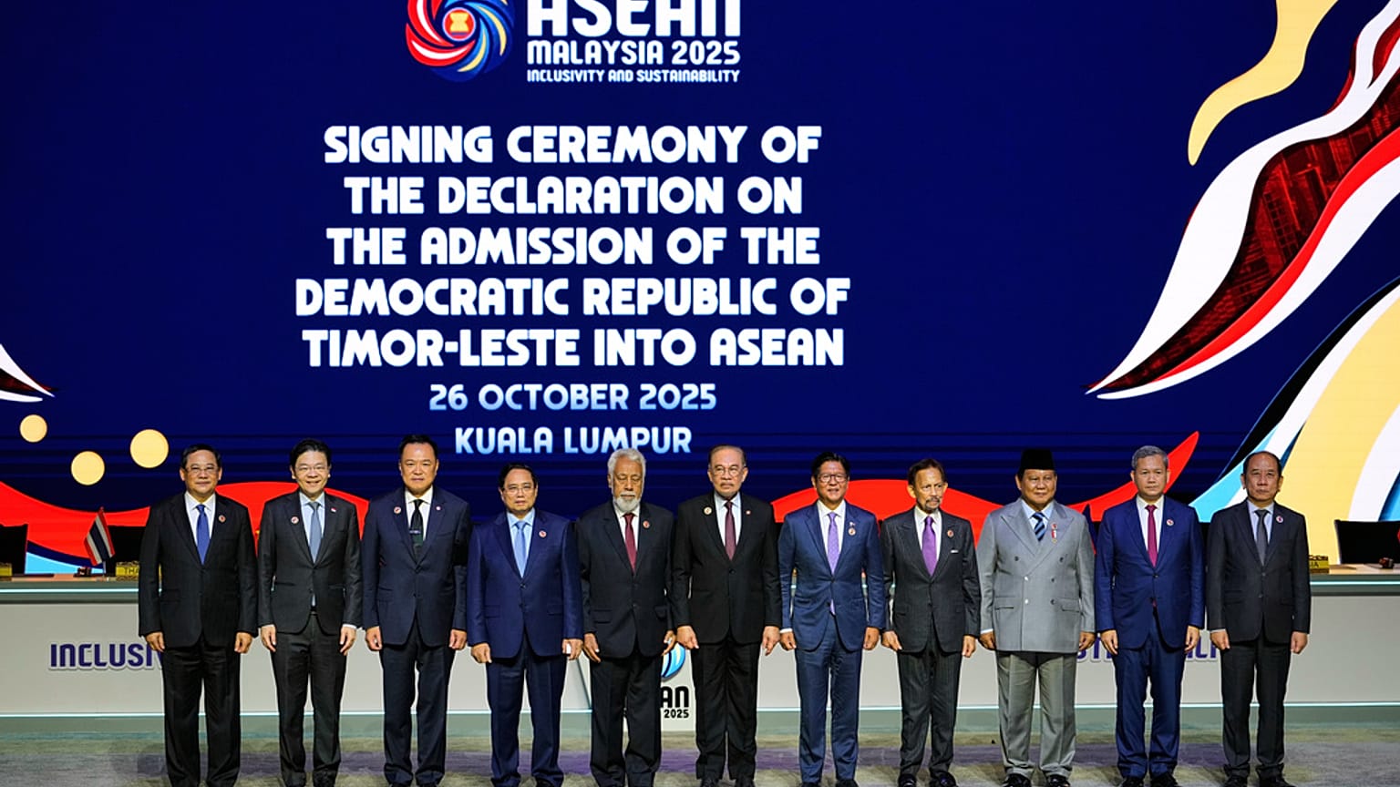 Membros da ASEAN dão a boas-vindas a Timor-Leste, representado por Xanana Gusmão