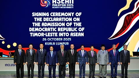 Los miembros de la ASEAN dan la bienvenida a Timor Oriental, representado por Xanana Gusmão