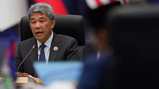 وزير الخارجية الماليزي محمد حسن خلال اجتماع وزراء خارجية آسيان في كوالالمبور، 25 أكتوبر 2025