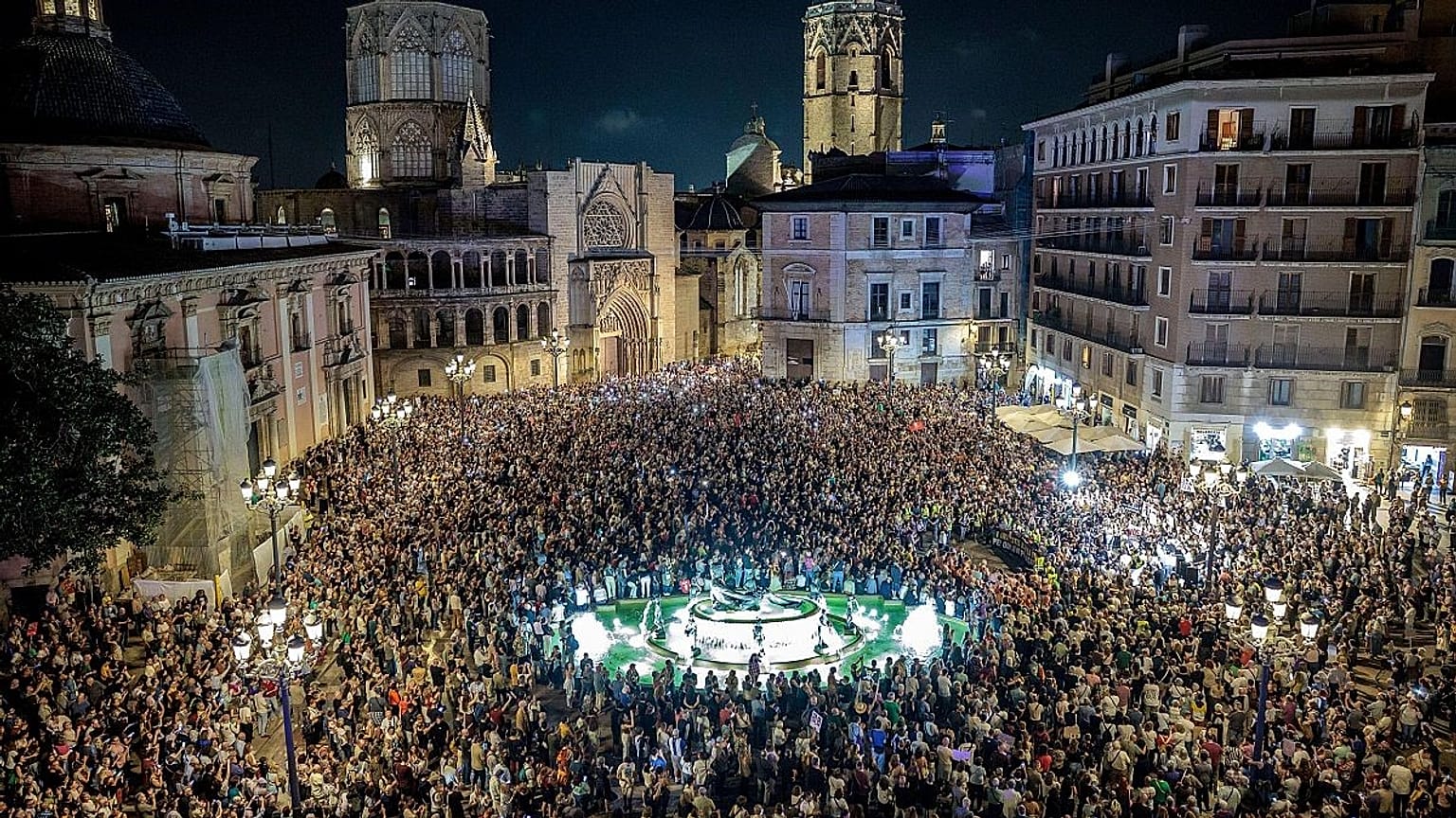 Multitudinaria manifestación en Valencia exigiendo responsabilidades por la DANA, 26 de octubre de 2025
