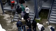 Οι 37 συλληφθέντες για το σκάνδαλο του ΟΠΕΚΕΠΕ μεταφέρονται στα γραφεία της Ευρωπαϊκής Εισαγγελίας στην οδό Λουκάρεως προκειμένου να απολογηθούν