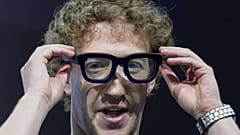 Mark Zuckerberg, Meta'nın akıllı gözlüğüyle.