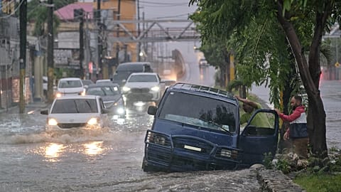People abandon their cars due to flooding caused by Melissa in Santo Domingo, Dominican Republic, 24 October 2025