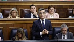 Félix Bolaños García, ministro de la Presidencia, Justicia y Relaciones con las Cortes, se dirige a la diputada Cayetana Álvarez de Toledo el 22 de octubre de 2025