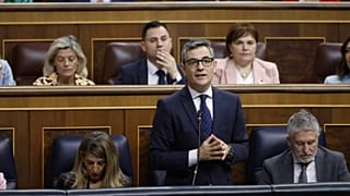 Félix Bolaños García, ministro de la Presidencia, Justicia y Relaciones con las Cortes, se dirige a la diputada Cayetana Álvarez de Toledo el 22 de octubre de 2025