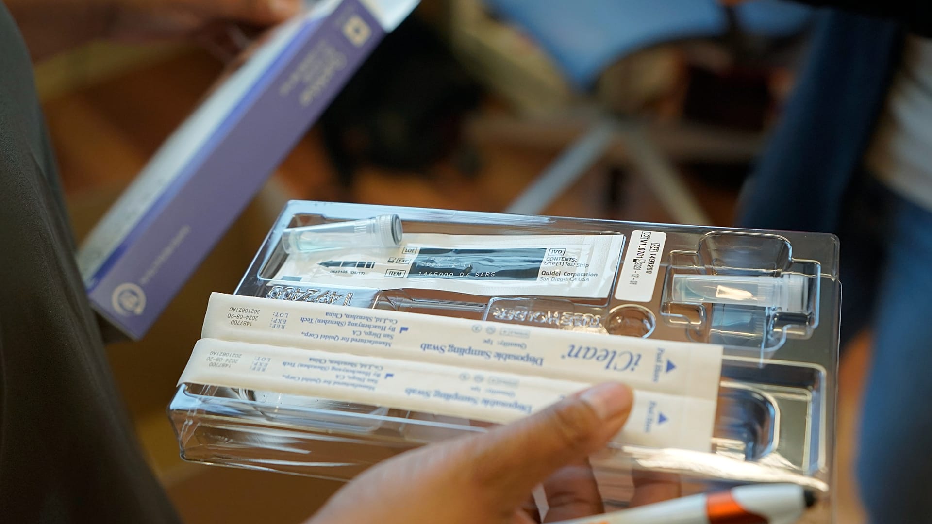 Foto de arquivo. Um teste rápido de COVID-19 para uso doméstico, em 3 de fevereiro de 2022, em Seattle, EUA.