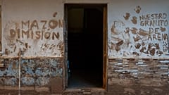 Una casa afectada por las inundaciones es fotografiada en Massanassa, Valencia, España, el viernes 8 de noviembre de 2024.