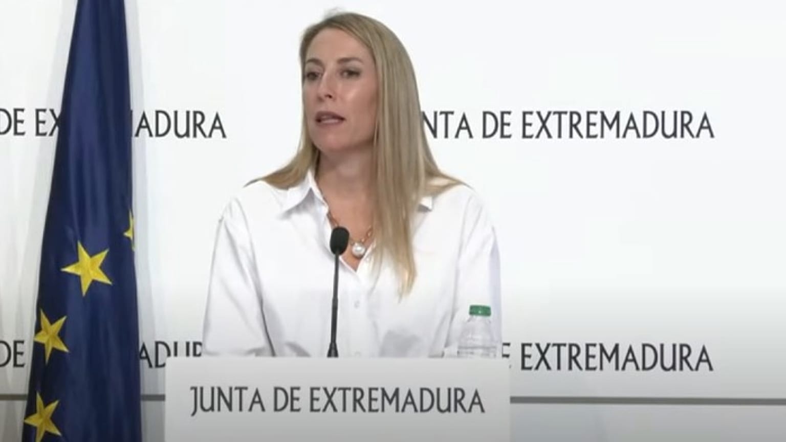 La presidenta de Extremadura, María Guardiola, anuncia la convocatoria de elecciones anticipadas, el 27 de octubre de 2025.