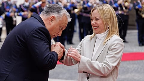 Premier Włoch Giorgia Meloni przyjmuje premiera Węgier Viktora Orbána w Rzymie, poniedziałek, 27 października 2025 r.