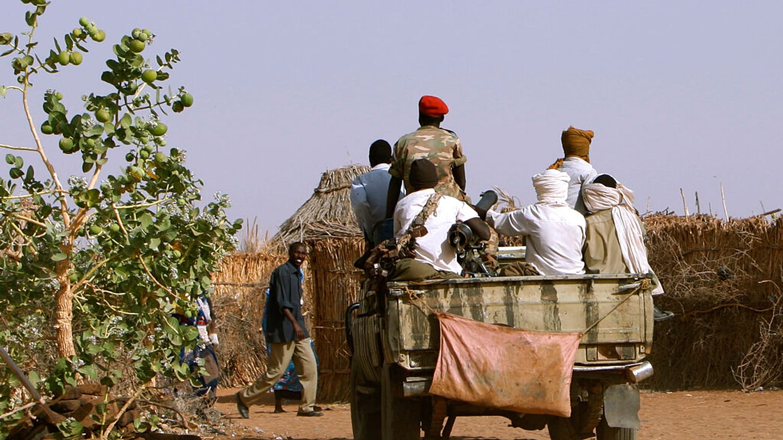 صورة لدورية تابعة لحركة تحرير السودان قرب الفاشر