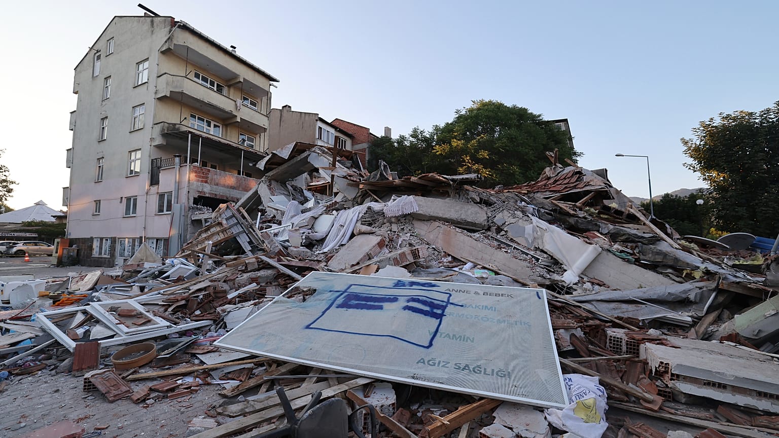 In der Türkei hat ein Erdbeben der Stärke 6,1 zum Einsturz von Gebäuden geführt. (Symbolbild von August 2025)
