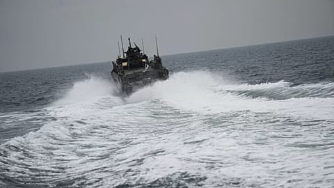 Jeden żołnierz zginął, a trzech zostało rannych po tym, jak łódź motorowa GNR została staranowana przez podejrzanego handlarza narkotyków.