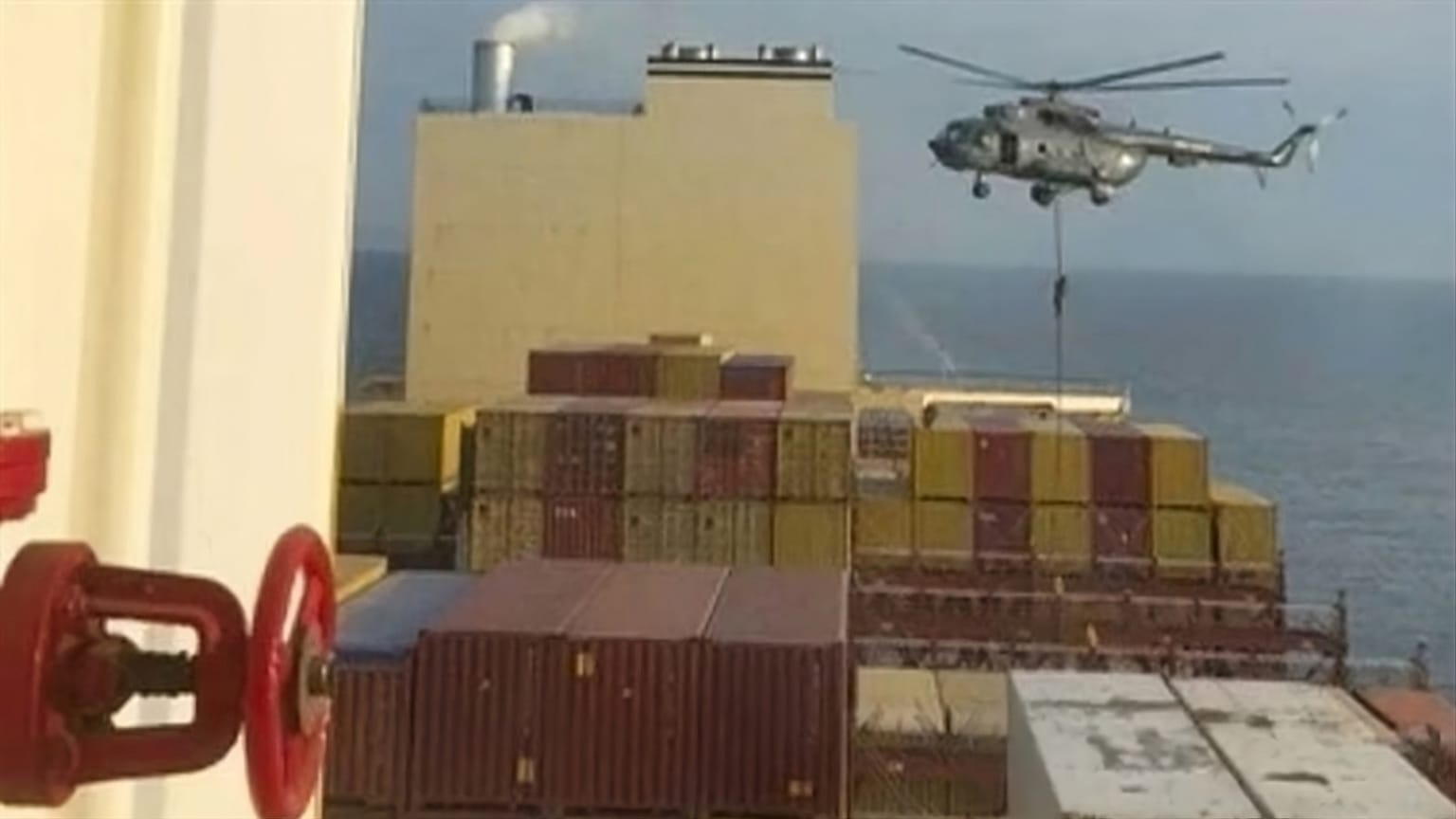توقیف کشتی در تنگه هرمز توسط سپاه پاسداران