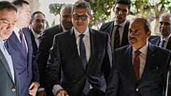 رئيس جهاز المخابرات المصرية حسن رشاد (وسط الصورة) يصل إلى بيروت للقاء رئيس مجلس النواب اللبناني نبيه بري، الثلاثاء 28 أكتوبر/تشرين الأول 2025. 