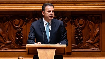 O primeiro-ministro português Luís Montenegro na Assembleia da República esta terça-feira