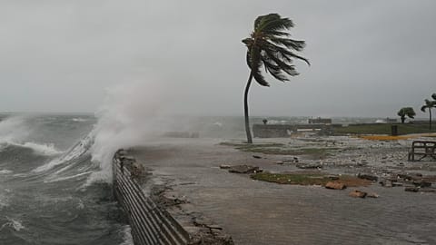 Waves splash in Kingston, Jamaica, as Hurricane Melissa approaches o Tuesday 28 October 2025.
